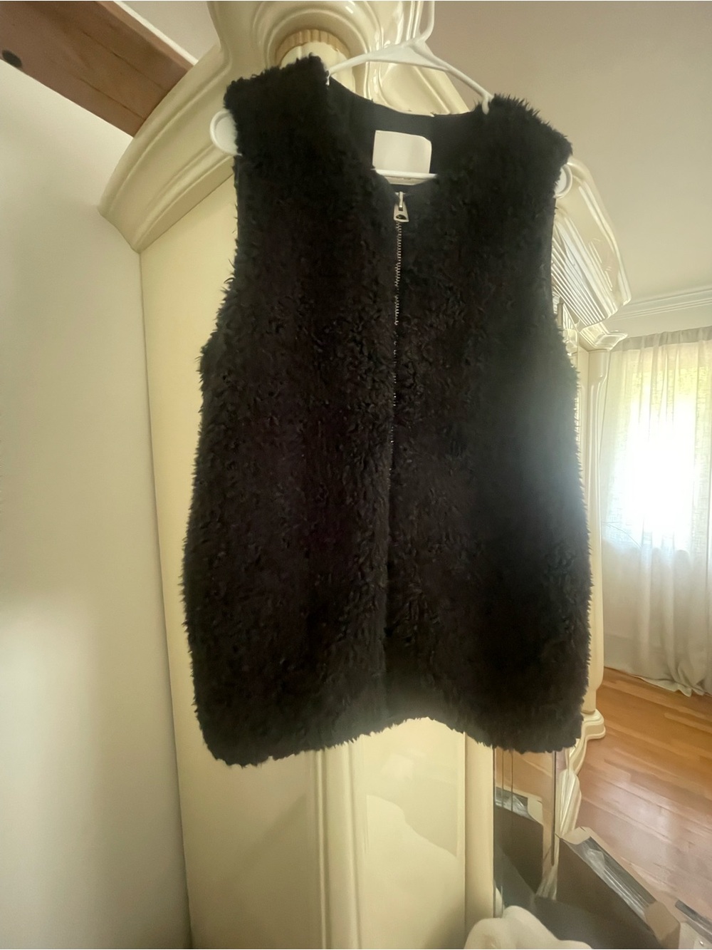 Wilfred Black Faux Fur Zip Vest